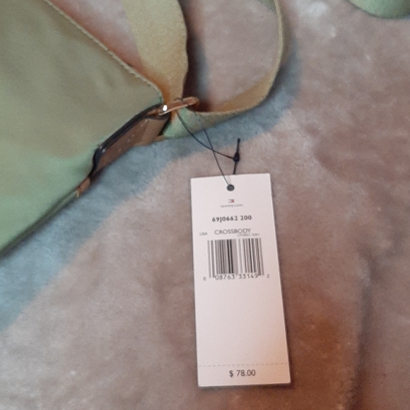Tommy Hilfiger green crossbody - Picture 4 of 7